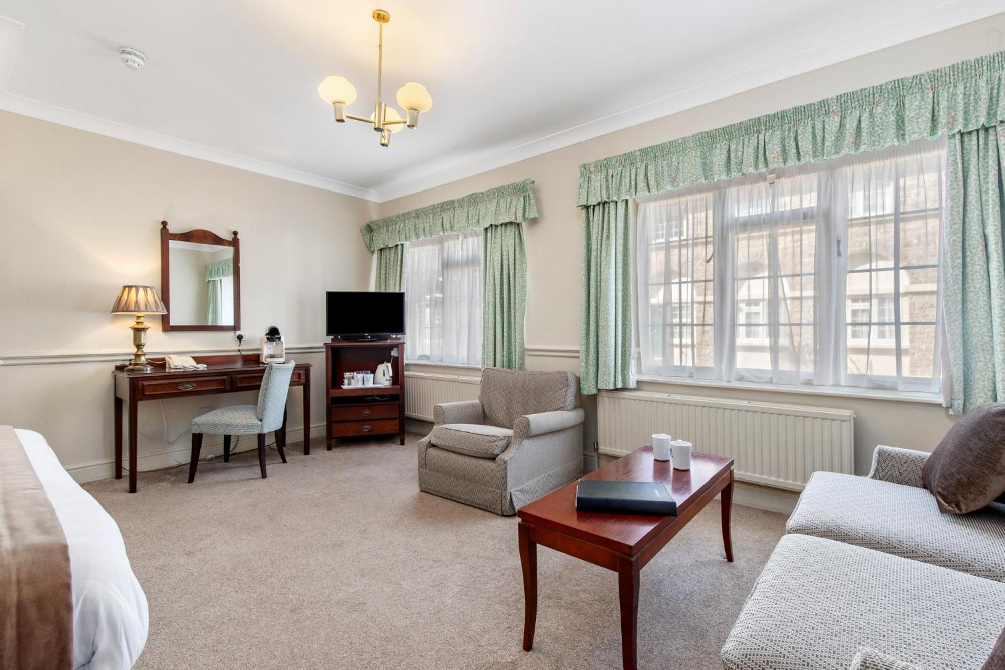 Family Room One Double Bed Two Single Beds Non-Smoking